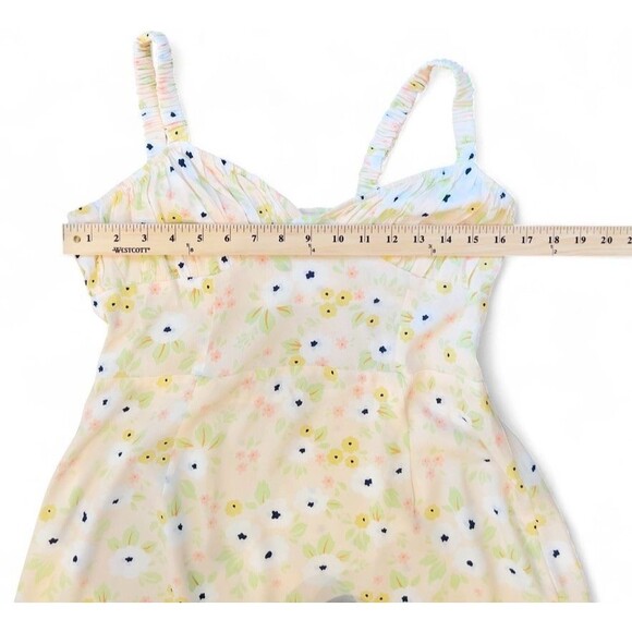 With Jéan Floral Mini Sundress Cream Peach Pansy Print Spaghetti Straps, Medium - Picture 9 of 11